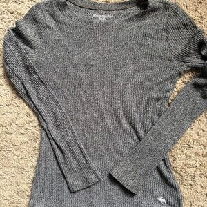 Girl’s Abercrombie Kids Charcoal Ribbed Knit shirt / sweater size 15 16